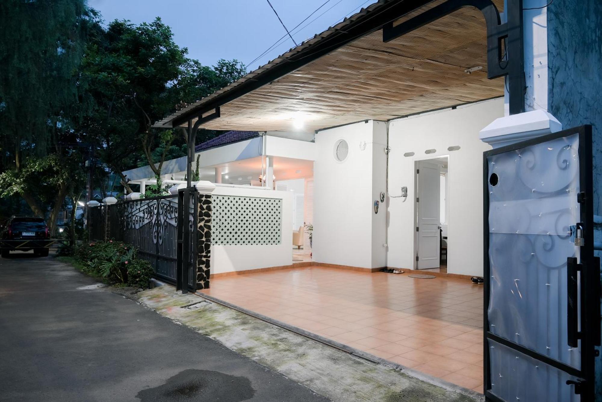 Kirana Guest House Bogor Exterior photo