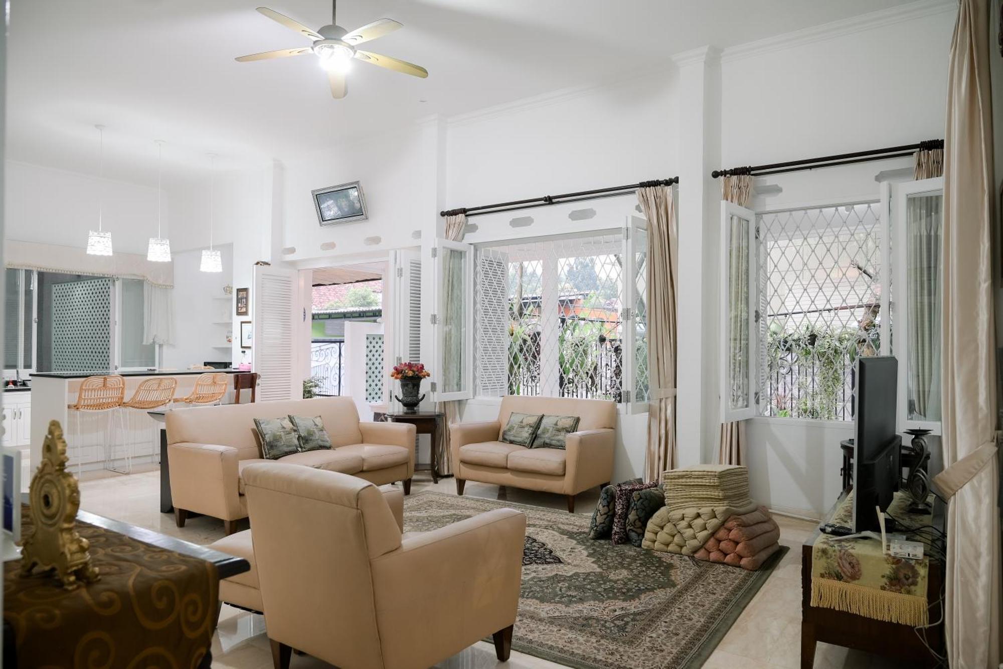 Kirana Guest House Bogor Exterior photo