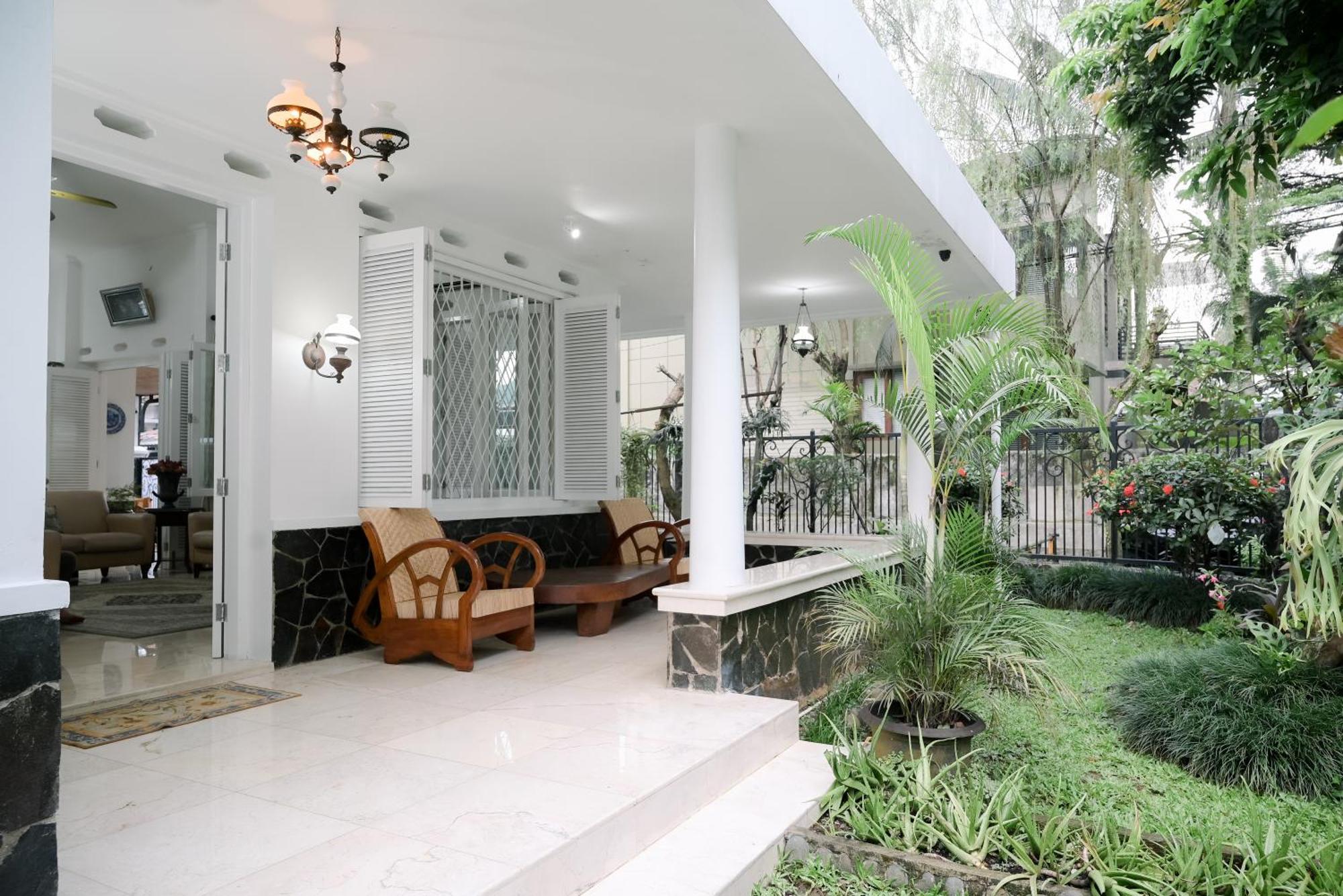 Kirana Guest House Bogor Exterior photo
