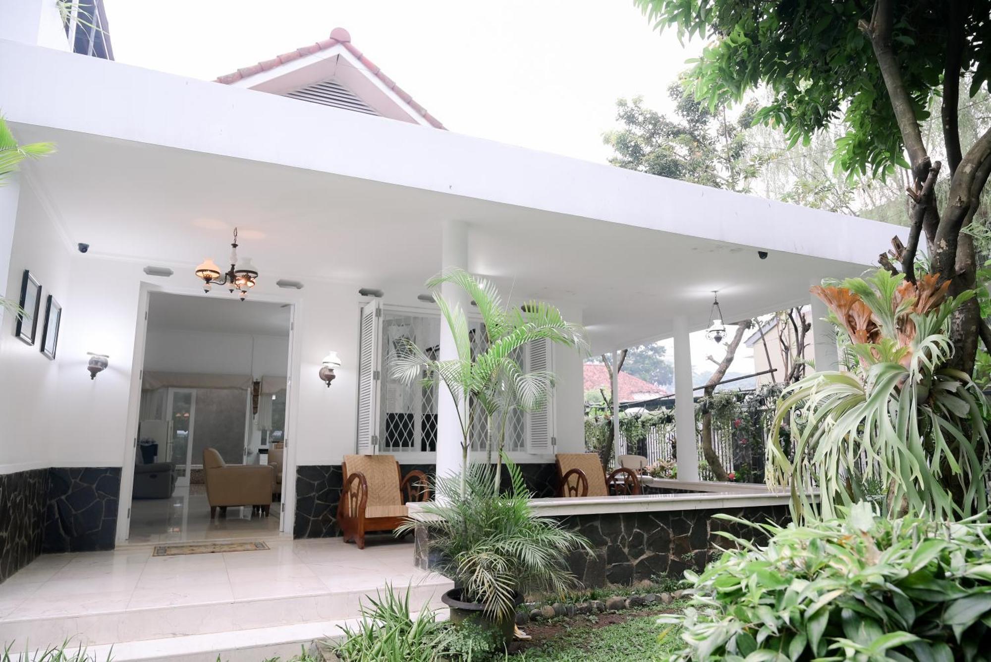 Kirana Guest House Bogor Exterior photo